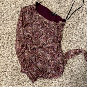 One shoulder top
